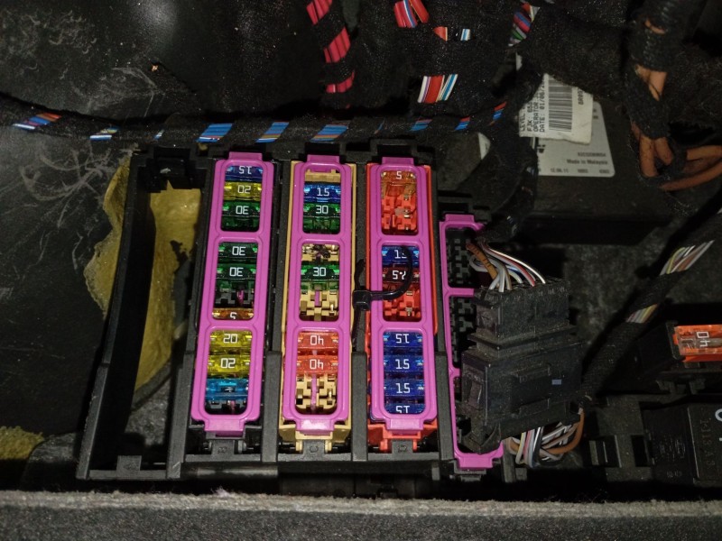 Recambio de caja reles / fusibles para audi q5 (8rb) 2.0 tdi referencia OEM IAM   