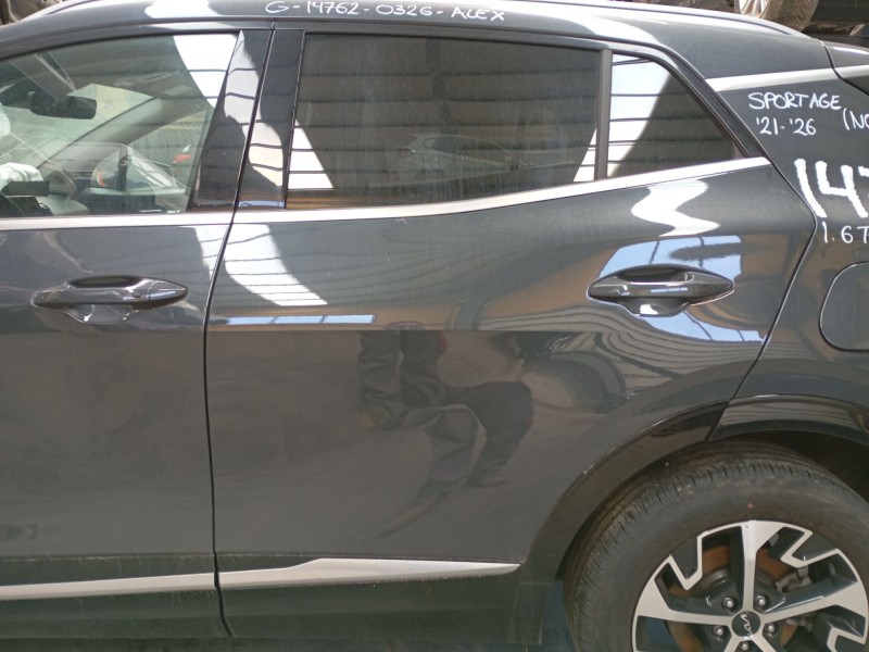 Recambio de puerta trasera izquierda para kia sportage v (nq5) 1.6 t-gdi referencia OEM IAM   