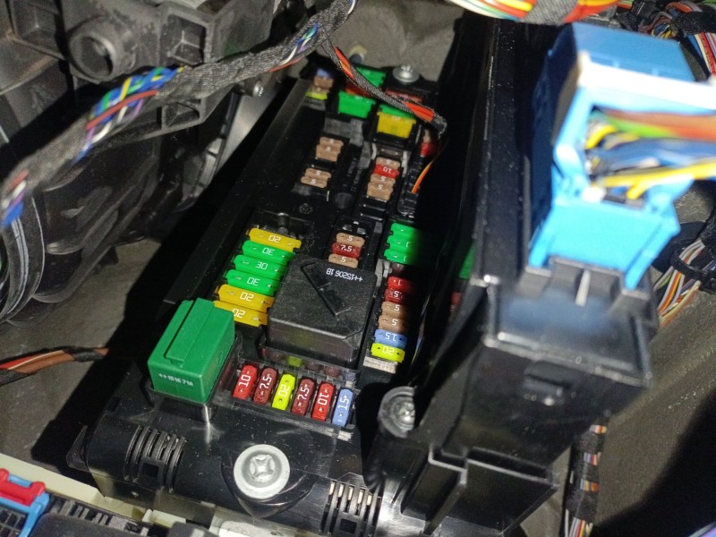 Recambio de caja reles / fusibles para bmw x4 (f26) xdrive 20 d referencia OEM IAM   