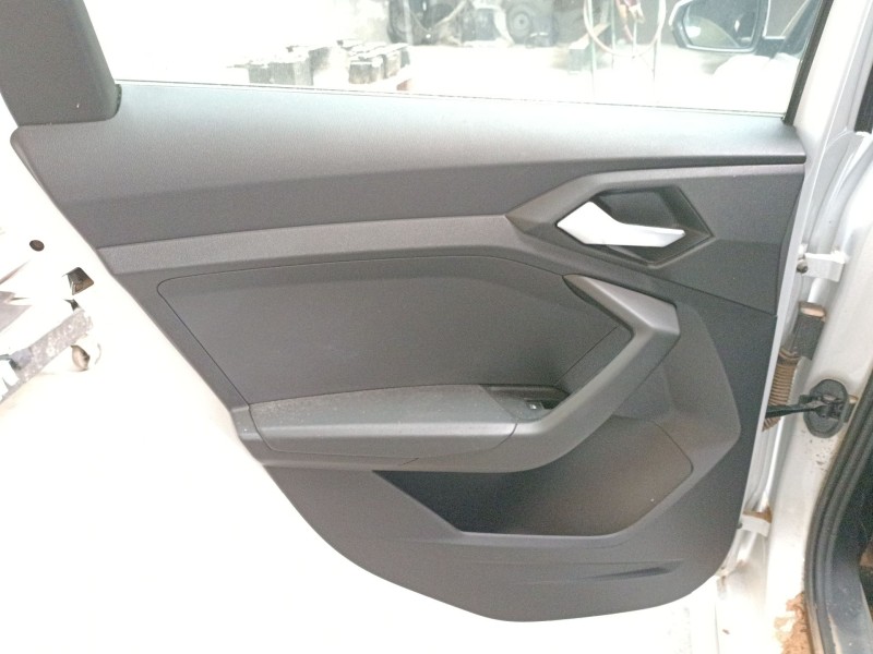 Recambio de guarnecido puerta trasera izquierda para audi a1 sportback (gba) 30 tfsi referencia OEM IAM   