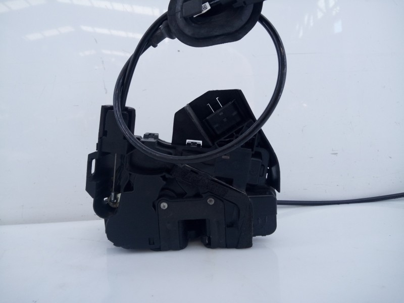 Recambio de cerradura puerta delantera derecha para renault megane iv berlina 5p limited referencia OEM IAM 805021559R A06119 E1
