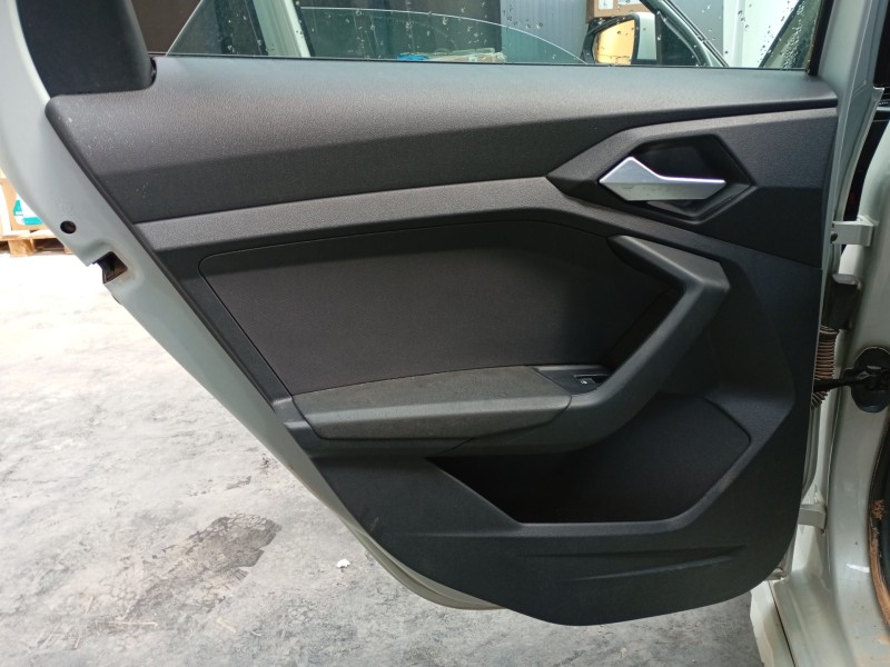 Recambio de guarnecido puerta trasera izquierda para audi a1 sportback (gba) 30 tfsi referencia OEM IAM   