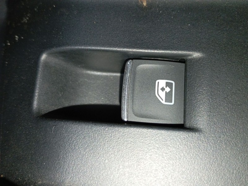 Recambio de mando elevalunas trasero derecho para audi a1 sportback (gba) 30 tfsi referencia OEM IAM   