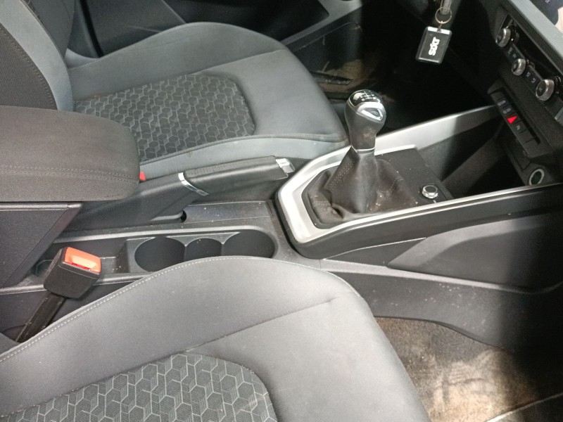 Recambio de consola central para audi a1 sportback (gba) 30 tfsi referencia OEM IAM   