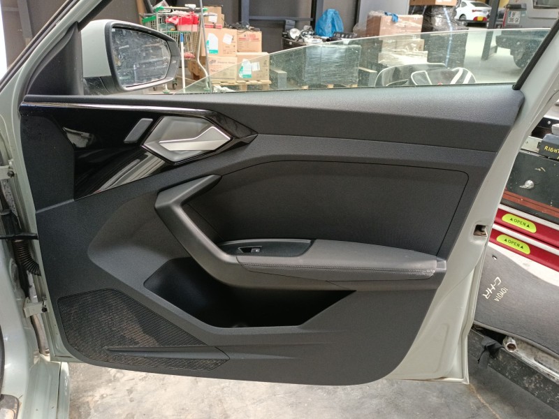 Recambio de guarnecido puerta delantera derecha para audi a1 sportback (gba) 30 tfsi referencia OEM IAM   
