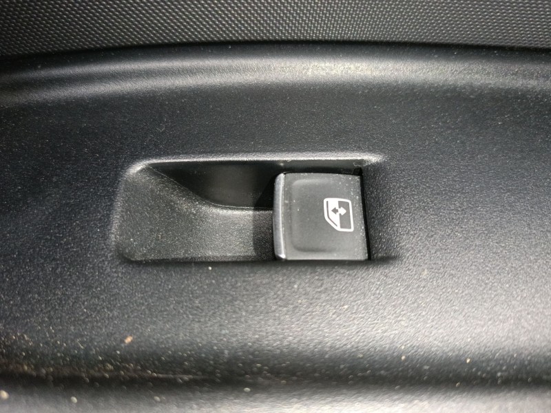 Recambio de mando elevalunas delantero derecho para audi a1 sportback (gba) 30 tfsi referencia OEM IAM   