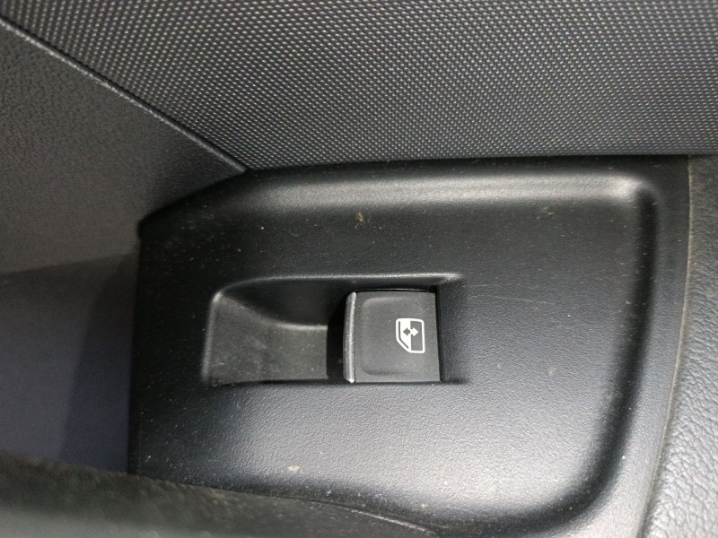 Recambio de mando elevalunas trasero derecho para audi a1 sportback (gba) 30 tfsi referencia OEM IAM   