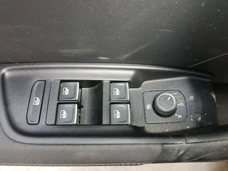 Recambio de mando elevalunas delantero izquierdo para audi a1 sportback (gba) 30 tfsi referencia OEM IAM   