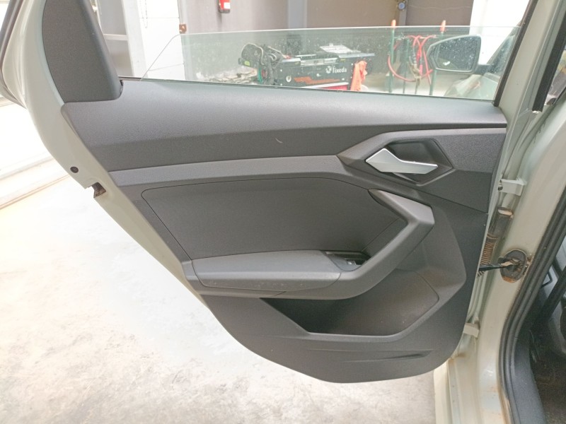 Recambio de guarnecido puerta trasera izquierda para audi a1 sportback (gba) 30 tfsi referencia OEM IAM   