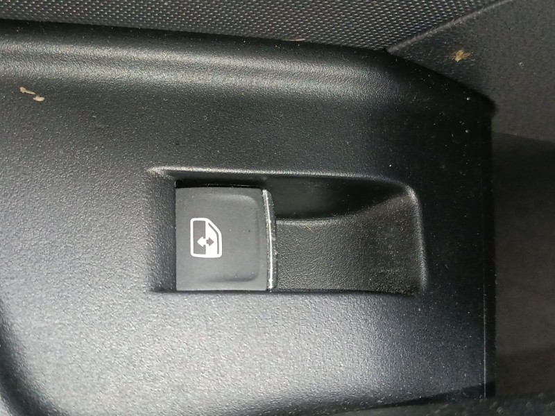 Recambio de mando elevalunas trasero izquierdo para audi a1 sportback (gba) 30 tfsi referencia OEM IAM   