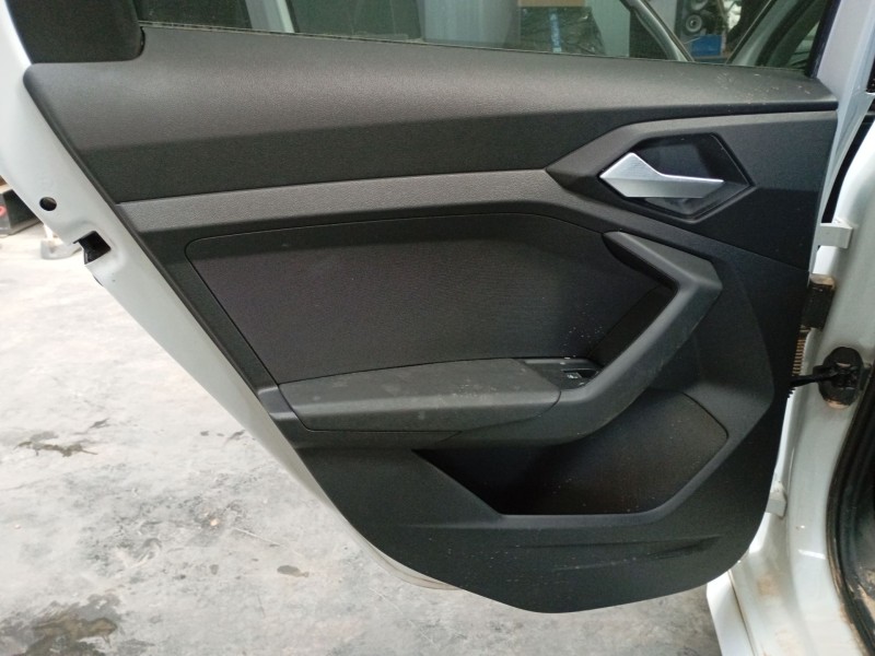 Recambio de guarnecido puerta trasera izquierda para audi a1 sportback (gba) 30 tfsi referencia OEM IAM   
