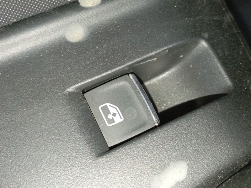 Recambio de mando elevalunas trasero izquierdo para audi a1 sportback (gba) 30 tfsi referencia OEM IAM   