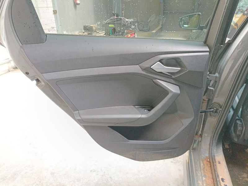 Recambio de guarnecido puerta trasera izquierda para audi a1 sportback (gba) 30 tfsi referencia OEM IAM   