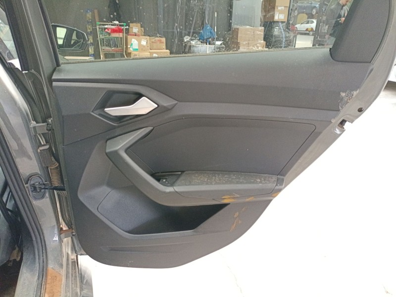 Recambio de guarnecido puerta trasera derecha para audi a1 sportback (gba) 30 tfsi referencia OEM IAM   