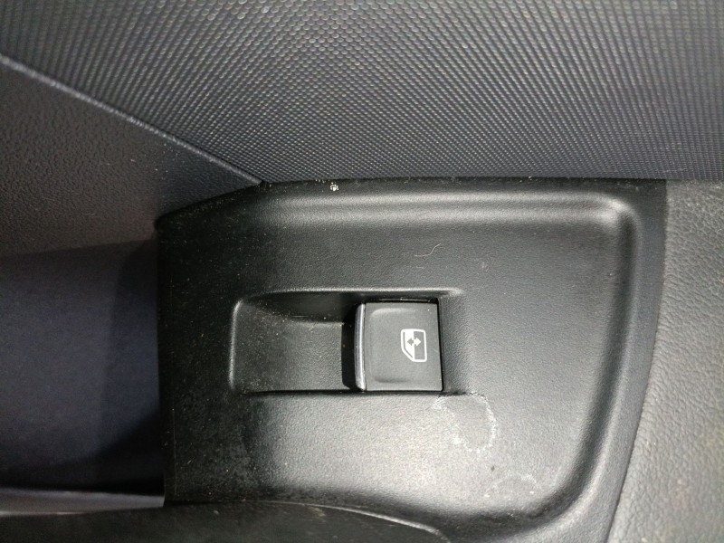 Recambio de mando elevalunas trasero derecho para audi a1 sportback (gba) 30 tfsi referencia OEM IAM   