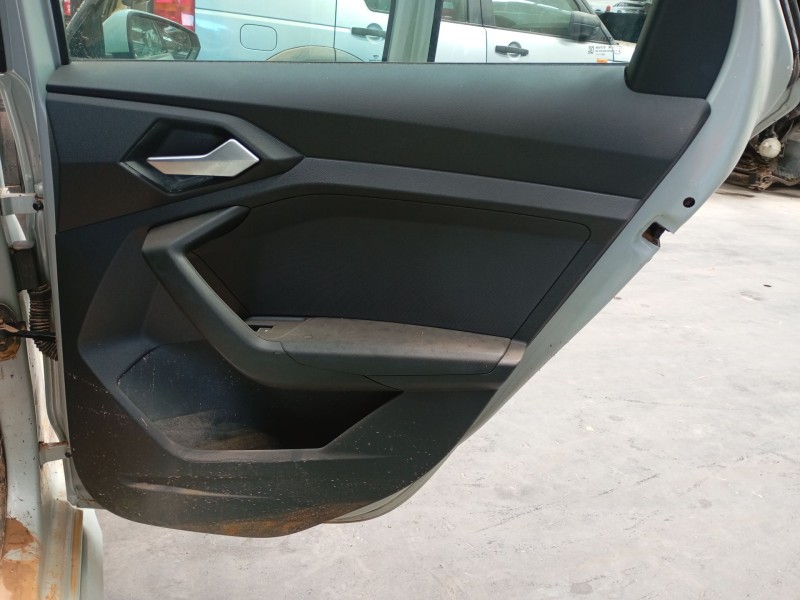 Recambio de guarnecido puerta trasera derecha para audi a1 sportback (gba) 30 tfsi referencia OEM IAM   