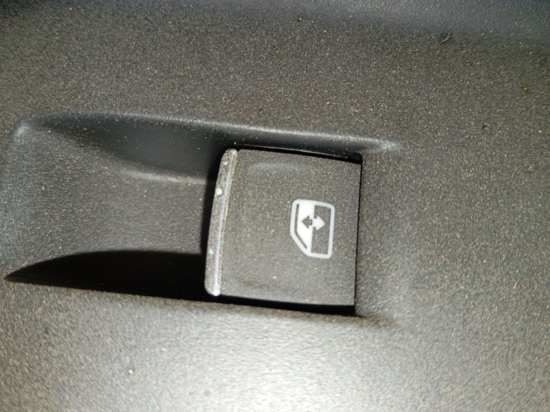 Recambio de mando elevalunas trasero derecho para audi a1 sportback (gba) 30 tfsi referencia OEM IAM   