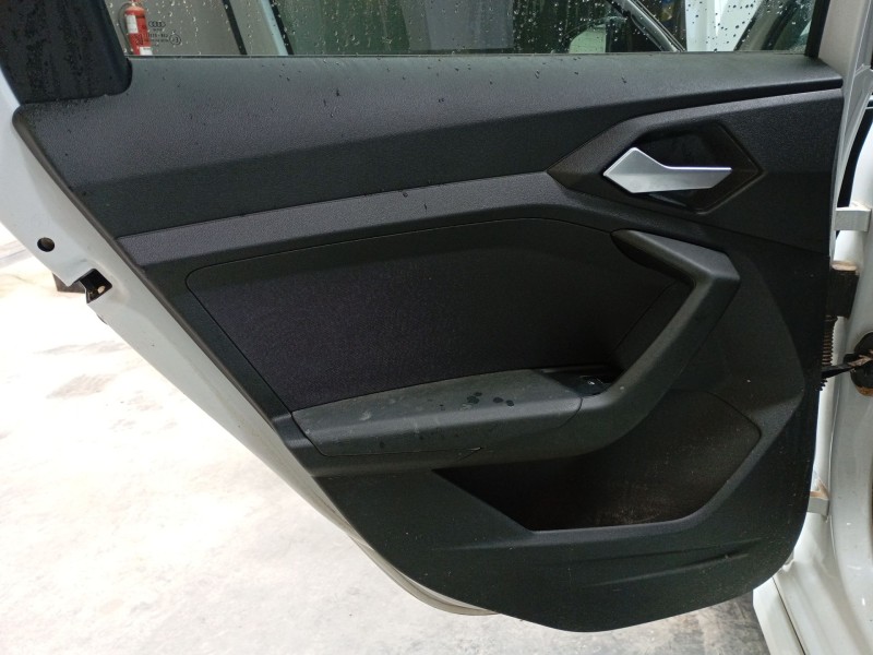 Recambio de guarnecido puerta trasera izquierda para audi a1 sportback (gba) 30 tfsi referencia OEM IAM   