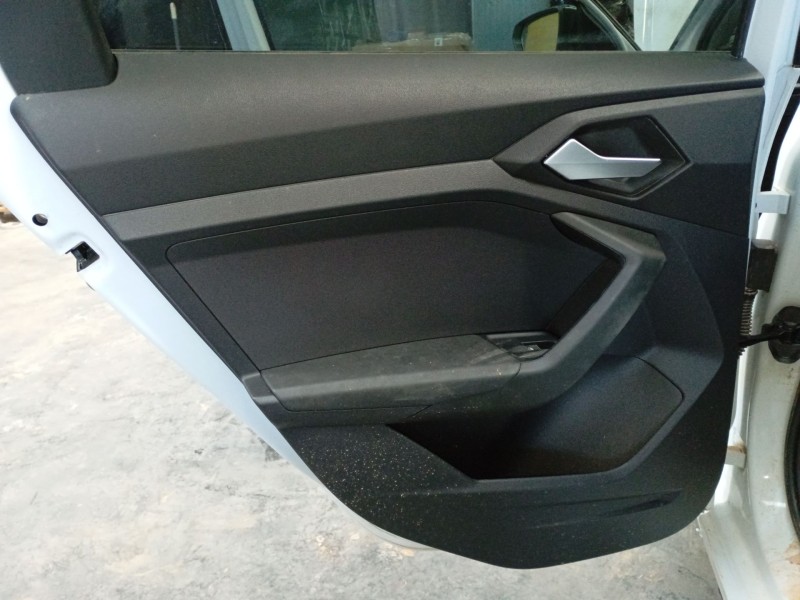 Recambio de guarnecido puerta trasera izquierda para audi a1 sportback (gba) 30 tfsi referencia OEM IAM   
