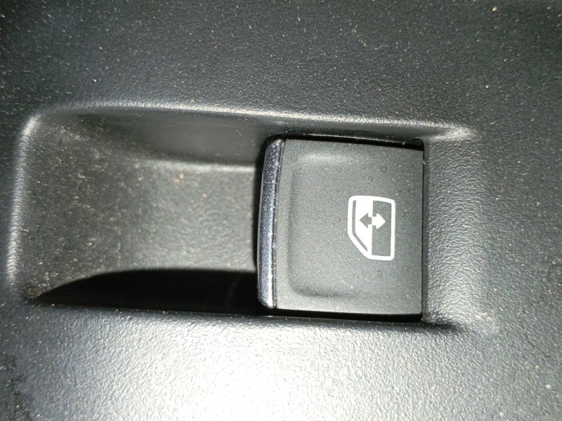 Recambio de mando elevalunas trasero derecho para audi a1 sportback (gba) 30 tfsi referencia OEM IAM   