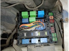 CAJA RELES / FUSIBLES 