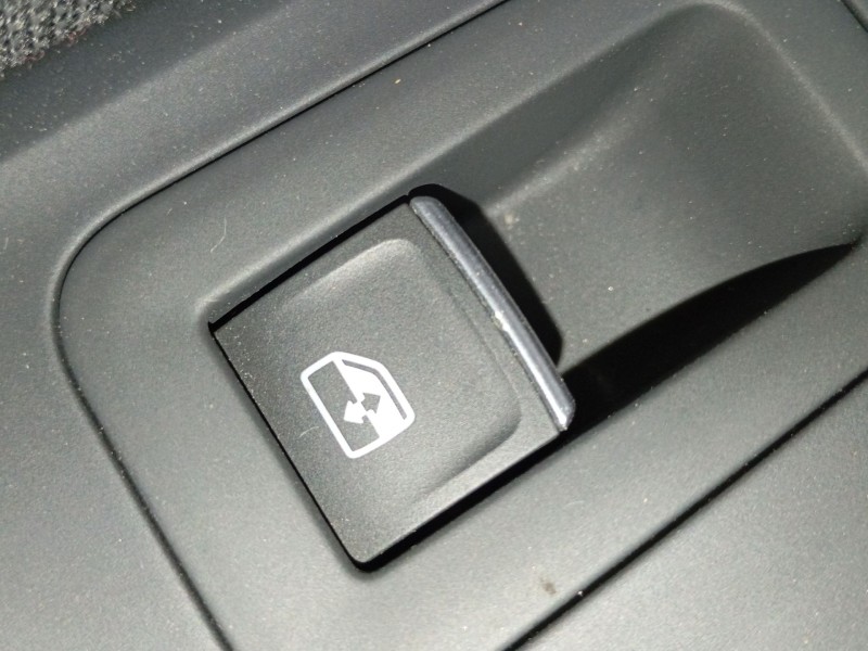 Recambio de mando elevalunas trasero izquierdo para volkswagen golf viii (cd1, da1) 1.0 etsi referencia OEM IAM   