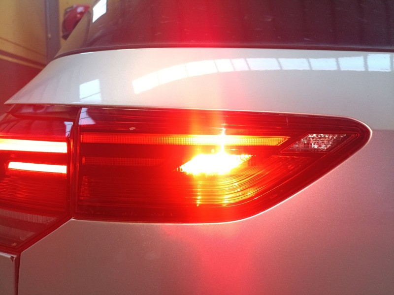 Recambio de piloto trasero izquierdo porton para volkswagen golf viii (cd1, da1) 1.0 tsi referencia OEM IAM   