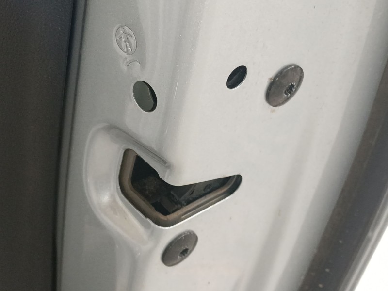 Recambio de cerradura puerta trasera derecha para volkswagen golf viii (cd1, da1) 1.0 tsi referencia OEM IAM   