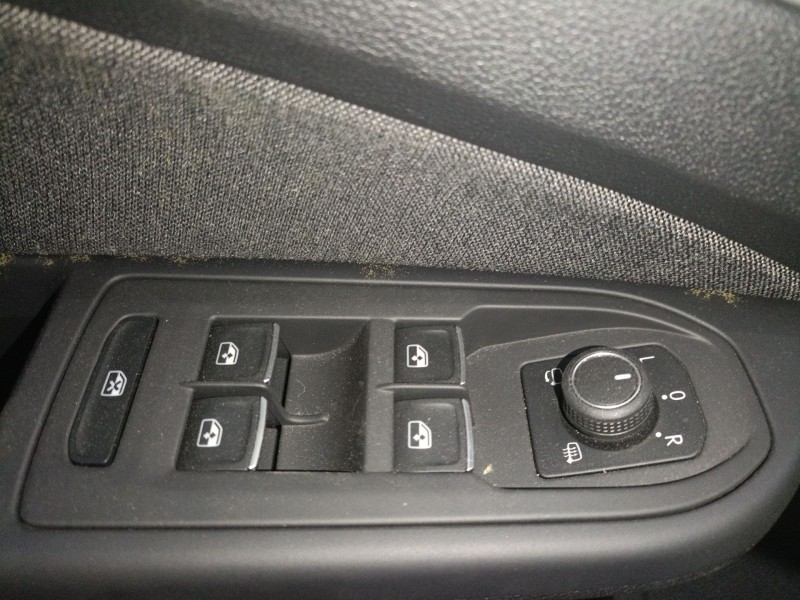 Recambio de mando elevalunas delantero izquierdo para volkswagen golf viii (cd1, da1) 1.0 tsi referencia OEM IAM   