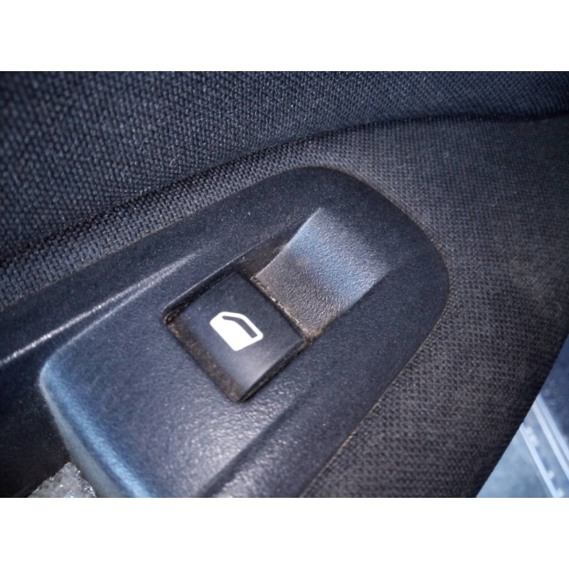 Recambio de mando elevalunas trasero izquierdo para peugeot 308 sw active referencia OEM IAM   