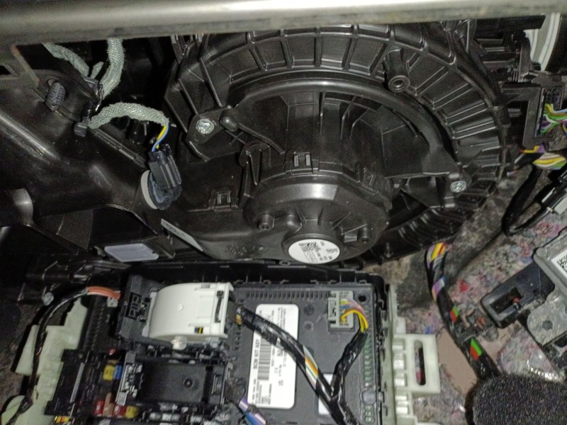 Recambio de ventilador calefaccion para ford kuga iii (dfk) 2.5 duratec plug-in-hybrid referencia OEM IAM   