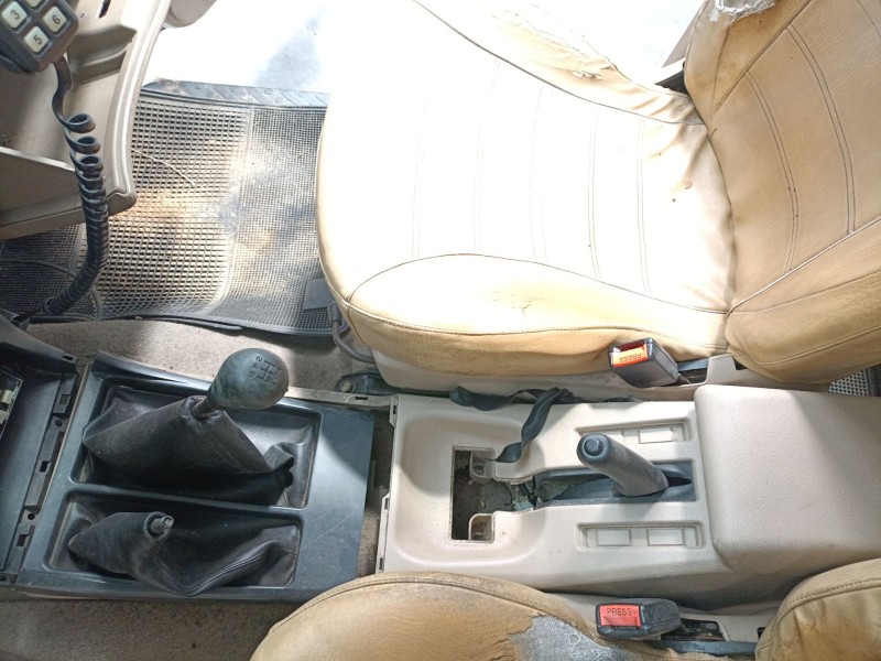 Recambio de consola central para nissan terrano ii (r20) 2.7 td 4wd referencia OEM IAM   