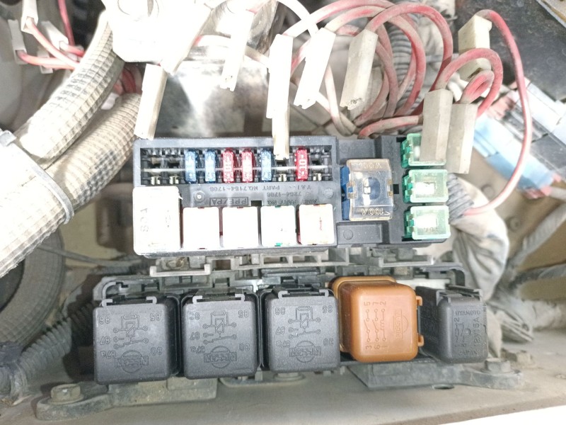 Recambio de caja reles / fusibles para nissan terrano ii (r20) 2.7 td 4wd referencia OEM IAM   