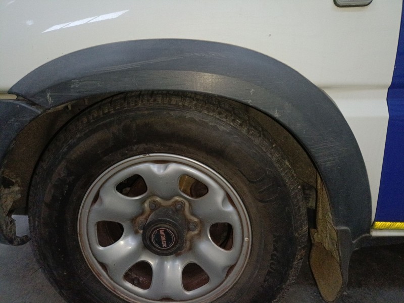 Recambio de aletin delantero izquierdo para nissan terrano ii (r20) 2.7 td 4wd referencia OEM IAM   