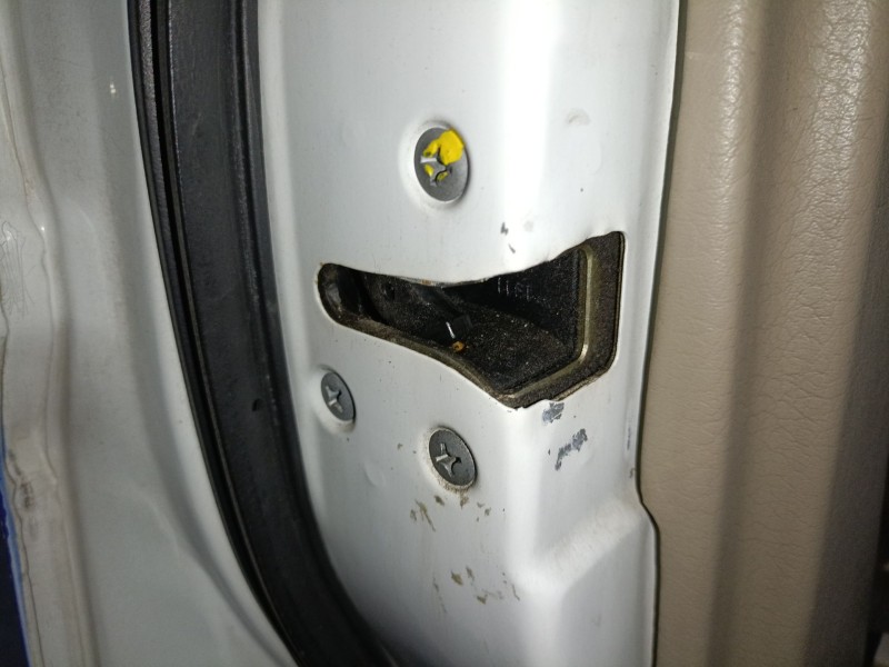 Recambio de cerradura puerta delantera izquierda para nissan terrano ii (r20) 2.7 td 4wd referencia OEM IAM   