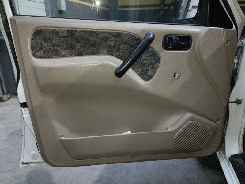Recambio de guarnecido puerta delantera izquierda para nissan terrano ii (r20) 2.7 td 4wd referencia OEM IAM   