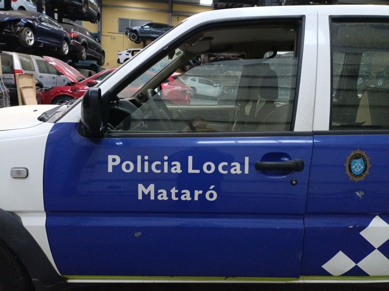 Recambio de puerta delantera izquierda para nissan terrano ii (r20) 2.7 td 4wd referencia OEM IAM   