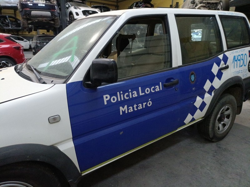 Recambio de puerta delantera izquierda para nissan terrano ii (r20) 2.7 td 4wd referencia OEM IAM   