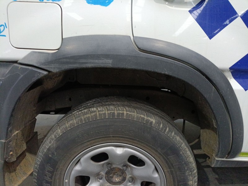 Recambio de aletin trasero derecho para nissan terrano ii (r20) 2.7 td 4wd referencia OEM IAM   