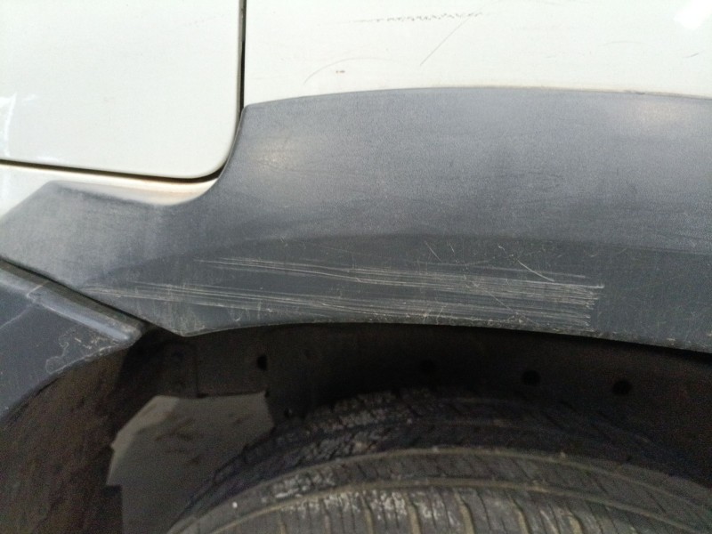 Recambio de aletin trasero derecho para nissan terrano ii (r20) 2.7 td 4wd referencia OEM IAM   