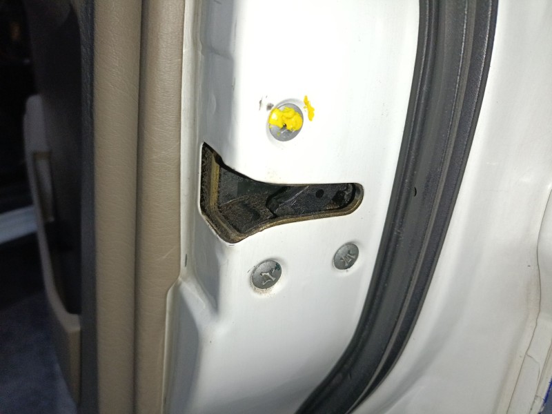 Recambio de cerradura puerta delantera derecha para nissan terrano ii (r20) 2.7 td 4wd referencia OEM IAM   