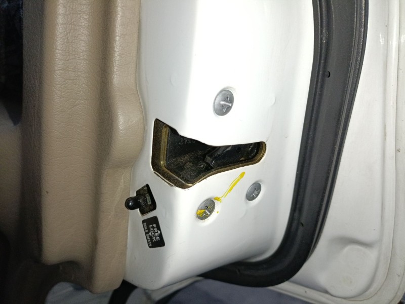 Recambio de cerradura puerta trasera derecha para nissan terrano ii (r20) 2.7 td 4wd referencia OEM IAM   