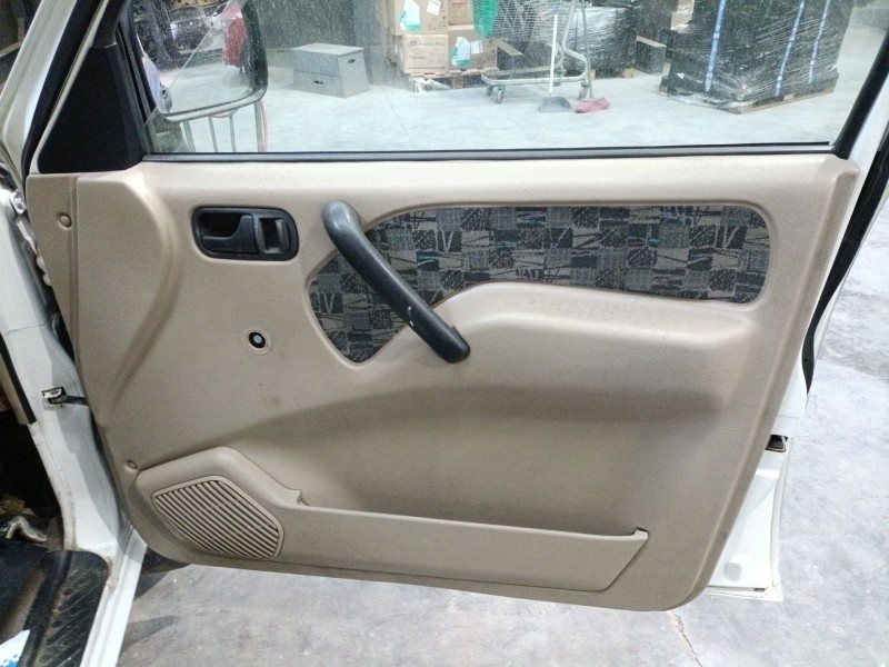Recambio de guarnecido puerta delantera derecha para nissan terrano ii (r20) 2.7 td 4wd referencia OEM IAM   