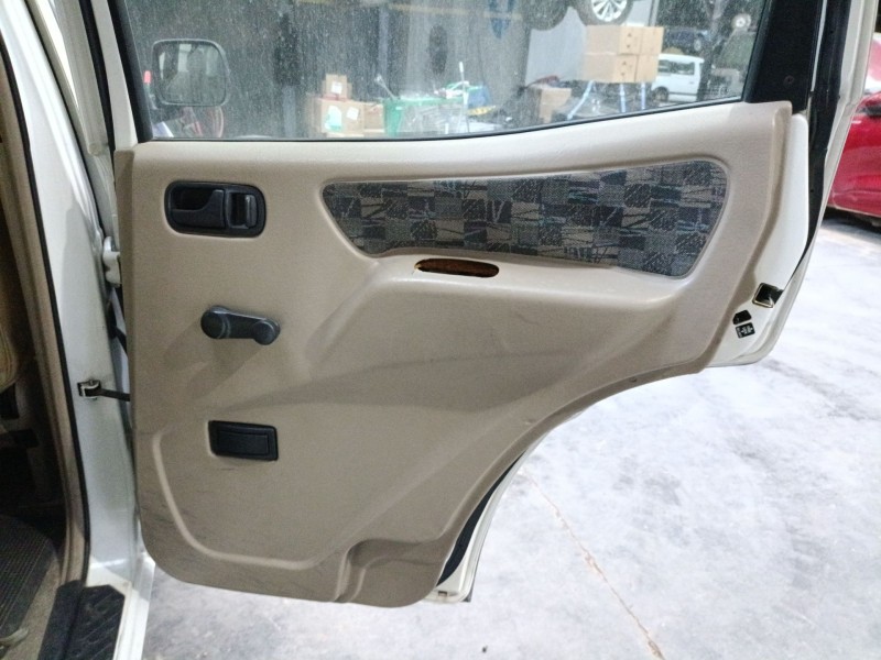 Recambio de guarnecido puerta trasera derecha para nissan terrano ii (r20) 2.7 td 4wd referencia OEM IAM   