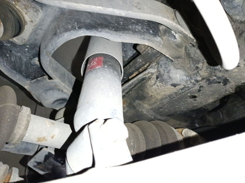 Recambio de amortiguador delantero izquierdo para nissan terrano ii (r20) 2.7 td 4wd referencia OEM IAM   