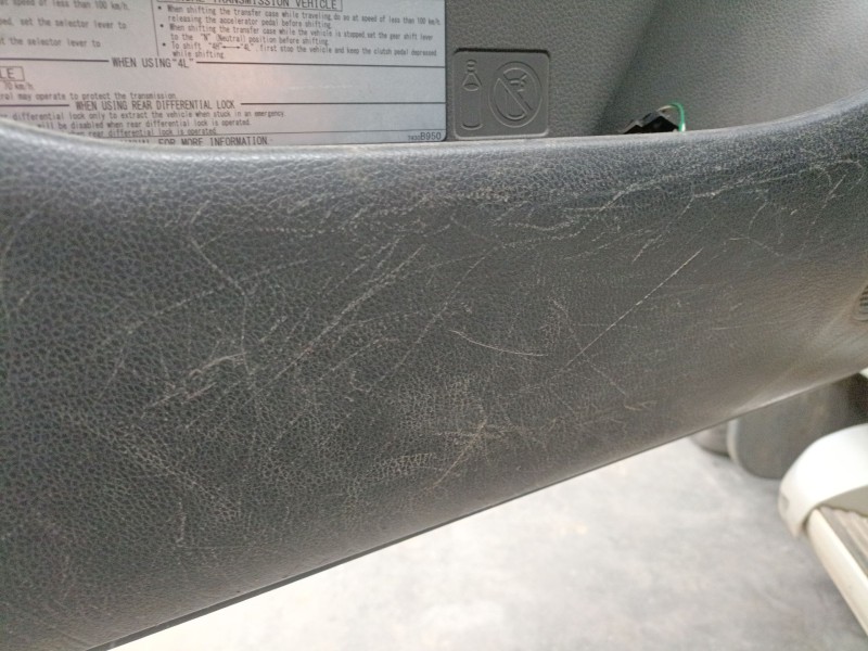 Recambio de guarnecido puerta delantera izquierda para mitsubishi l200 / triton (kj_, kk_, kl_) 2.4 di-d 4wd (kj0t) referencia O