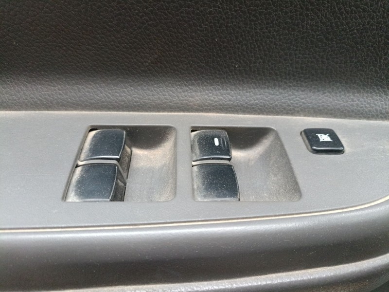 Recambio de mando elevalunas delantero izquierdo para mitsubishi l200 / triton (kj_, kk_, kl_) 2.4 di-d 4wd (kj0t) referencia OE