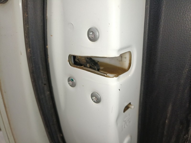 Recambio de cerradura puerta trasera izquierda para mitsubishi l200 / triton (kj_, kk_, kl_) 2.4 di-d 4wd (kj0t) referencia OEM 