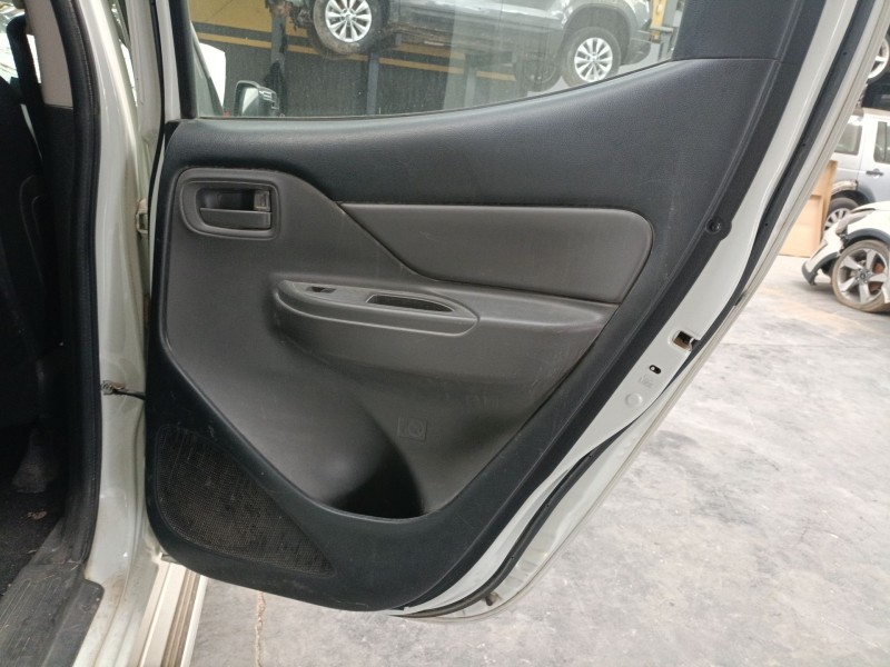 Recambio de guarnecido puerta trasera derecha para mitsubishi l200 / triton (kj_, kk_, kl_) 2.4 di-d 4wd (kj0t) referencia OEM I