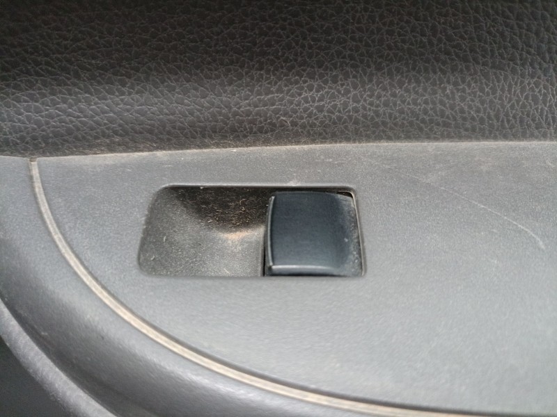 Recambio de mando elevalunas trasero derecho para mitsubishi l200 / triton (kj_, kk_, kl_) 2.4 di-d 4wd (kj0t) referencia OEM IA